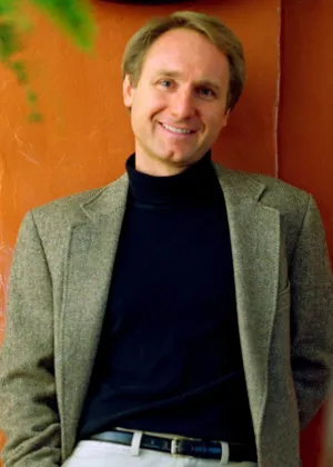 DAN BROWN
